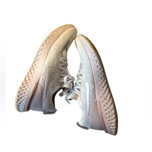 Nike Women’s pink Epic react flyknit